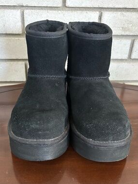 UGG woman/kid Black classic mini platform.
